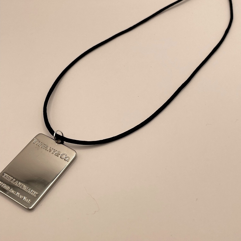 Rare Tiffany & Co The Landmark 727 Fifth Ave New York Pendant Necklace - Picture 4 of 6